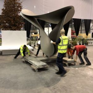 spécialiste transport d'œuvres d'art à artgenève. Déplacement d'une sculpture de Max Bill.