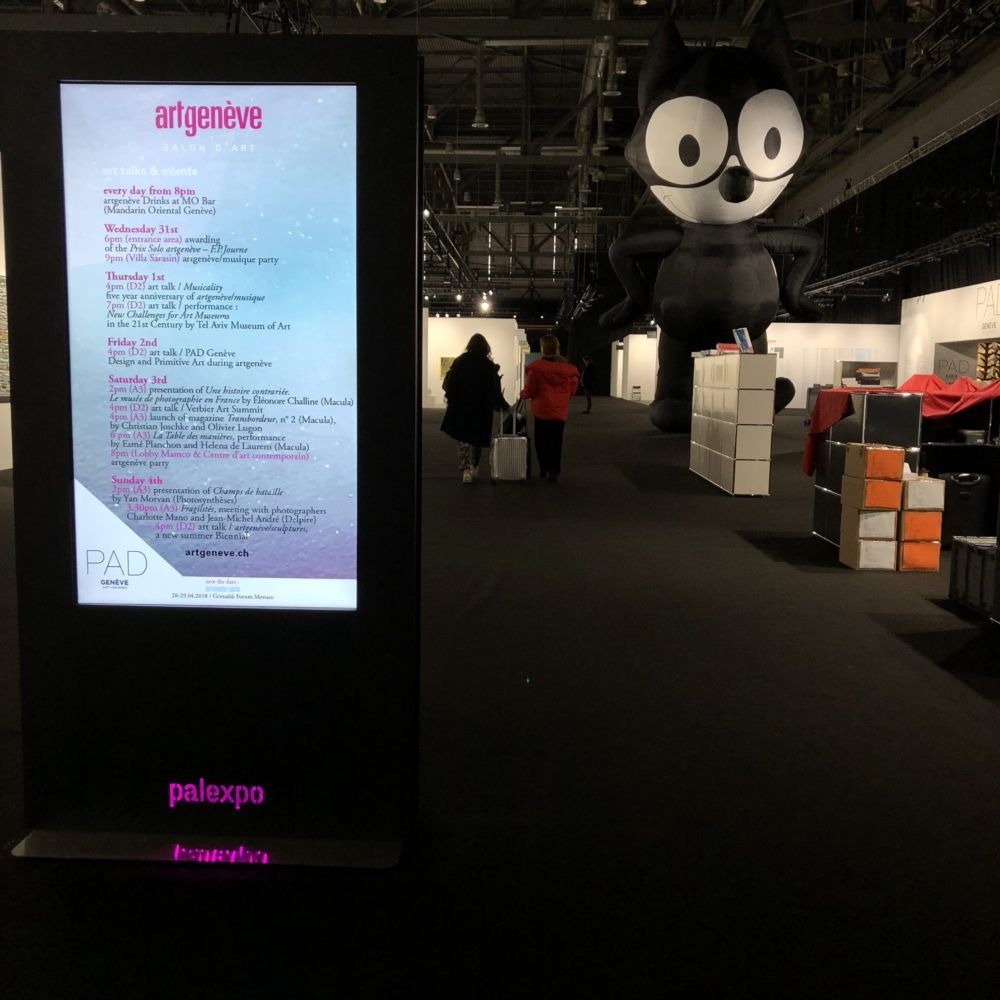 spécialiste transport d'œuvres d'art à artgenève. L'entrée du Salon.
