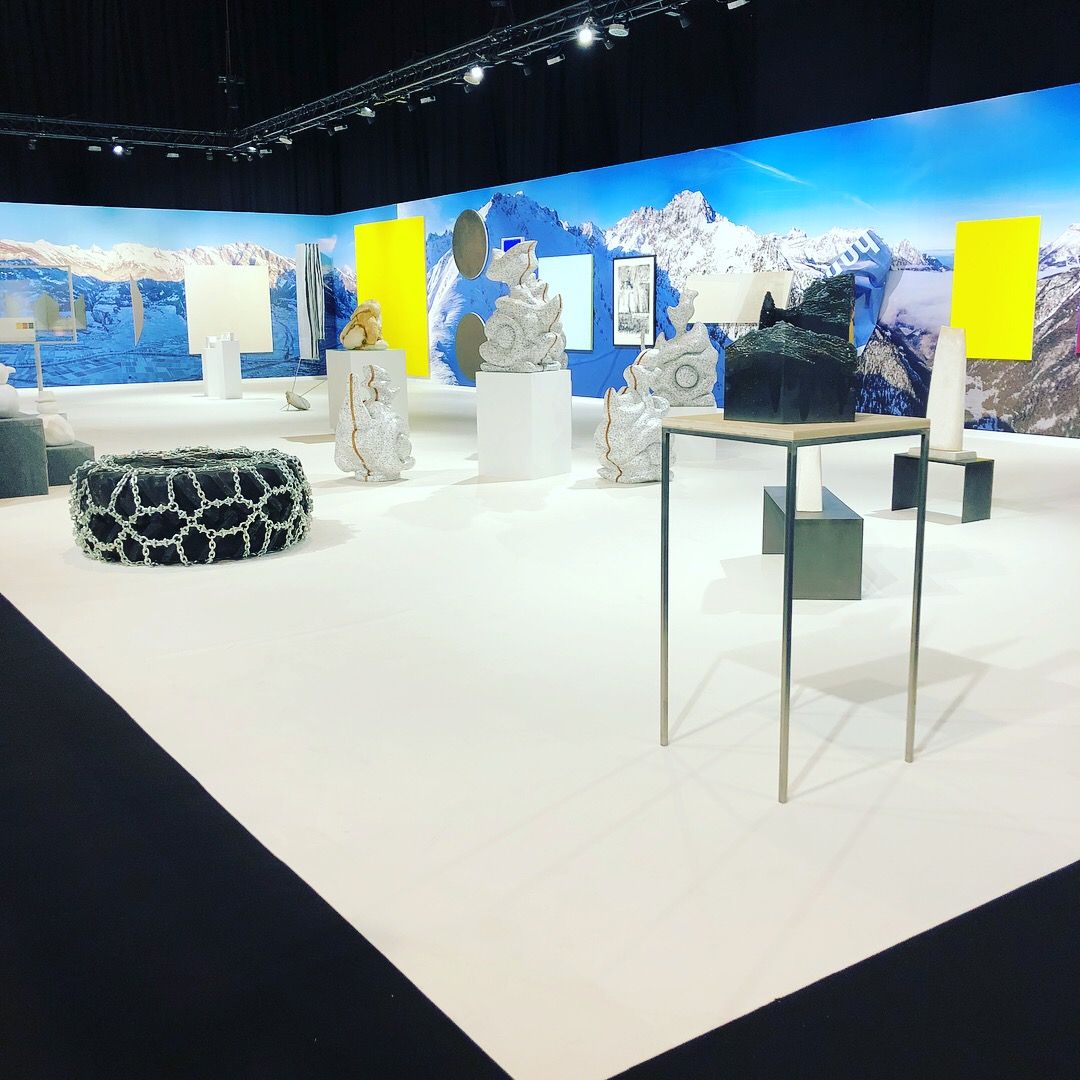 spécialiste transport d'œuvres d'art à artgenève. The Living Room