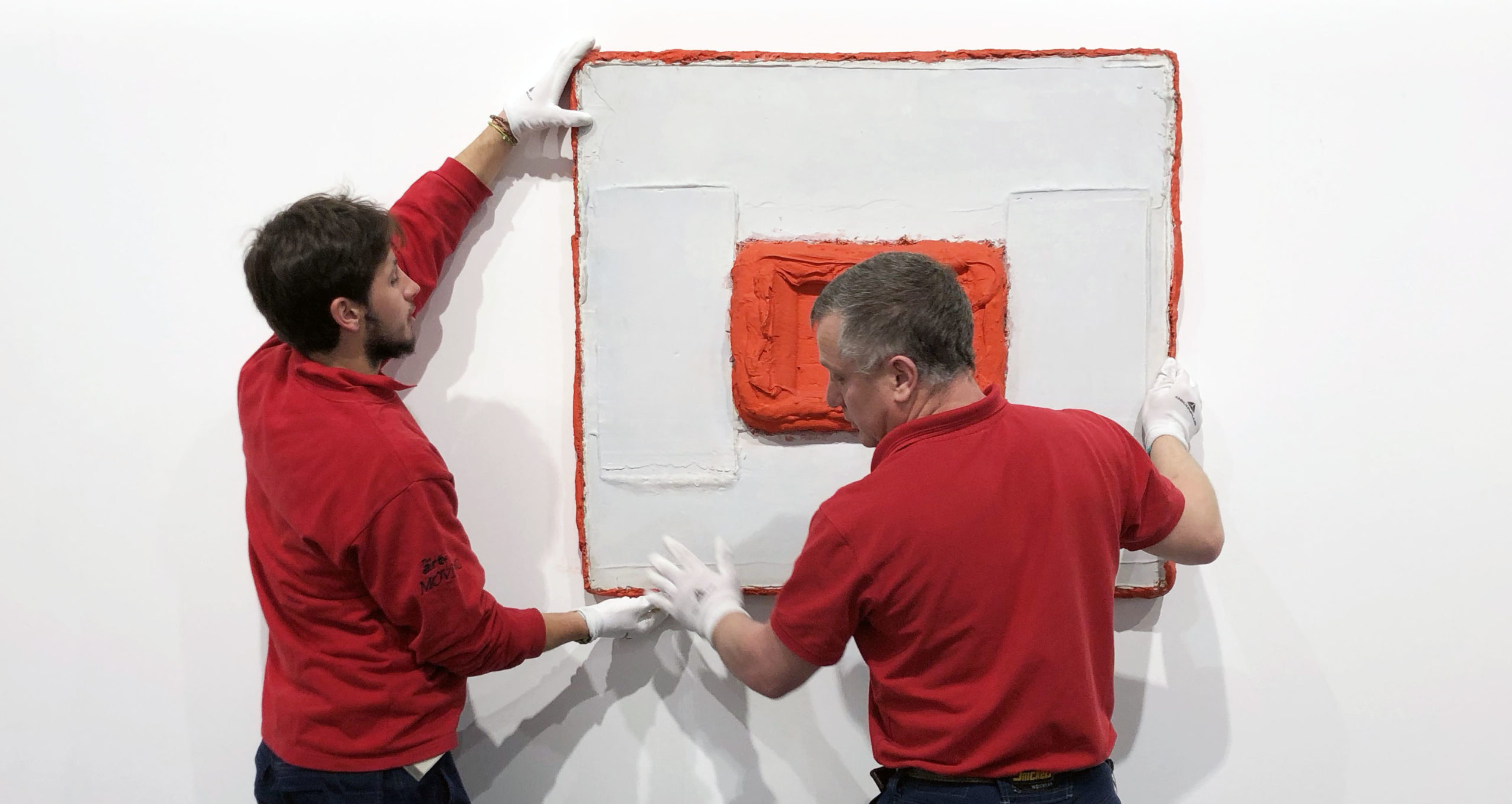 Comment accrocher une œuvre sans transformer votre mur en gruyère ?